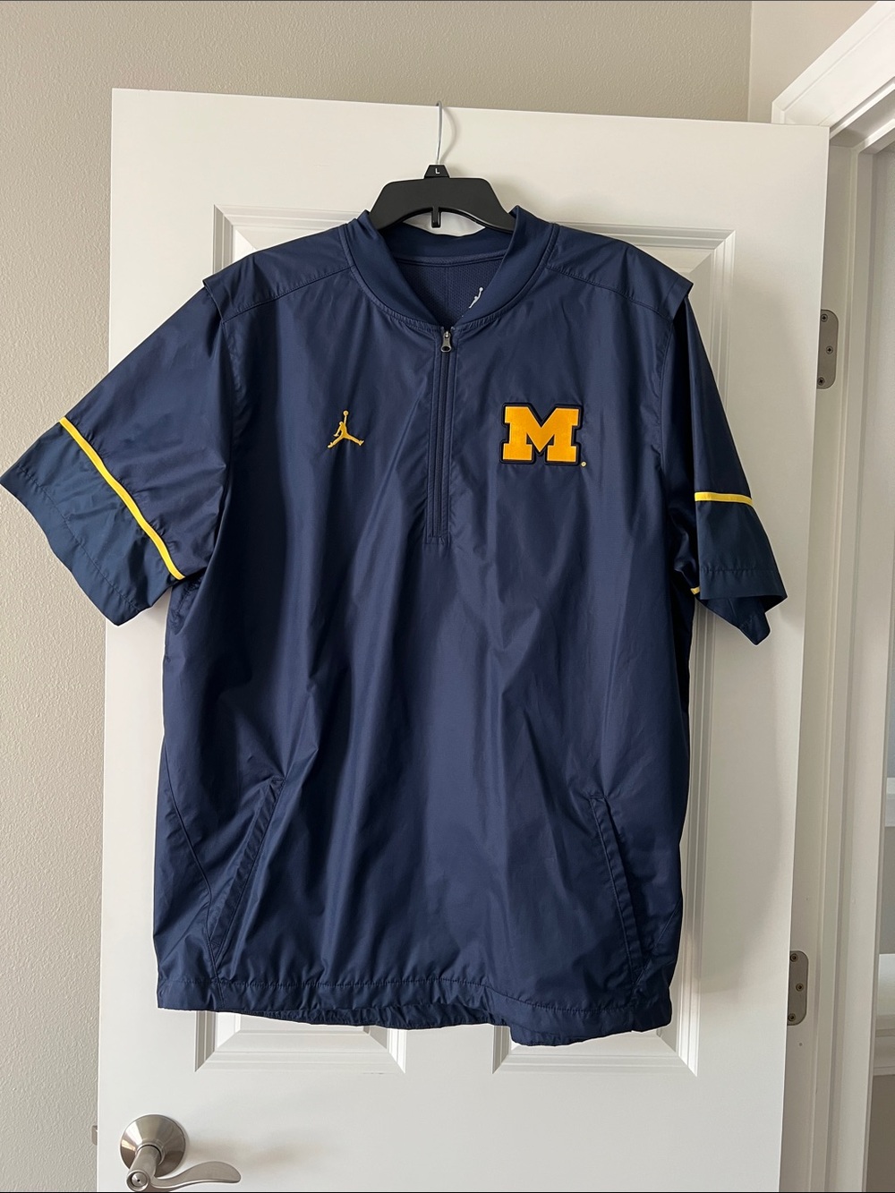 Jordan Men's Navy and Maize Short-Sleeve Windbreaker Pullover